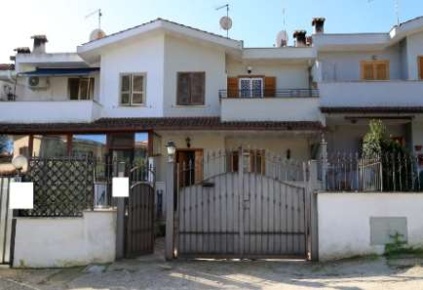 Foto Villa a schiera in Via di Vallelunga 20, Rignano Flaminio in vendita