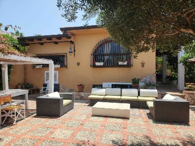 Foto Villa unifamiliare a Partinico di 111 m² con 5 locali in vendita