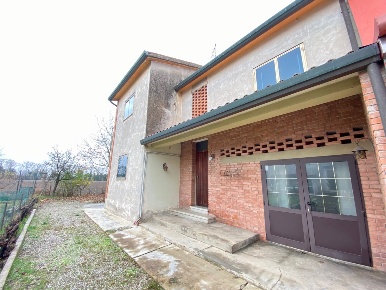 Foto Villa bifamiliare in via gorghetti, Boara Pisani Centro Storico