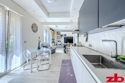 Foto Appartamento in Via Giulio Tanini, Genova Borgoratti di 99 m²