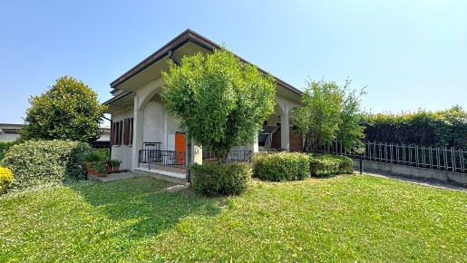 Foto Villa unifamiliare in Via Giuseppe Verdi 25, Poncarale Centro