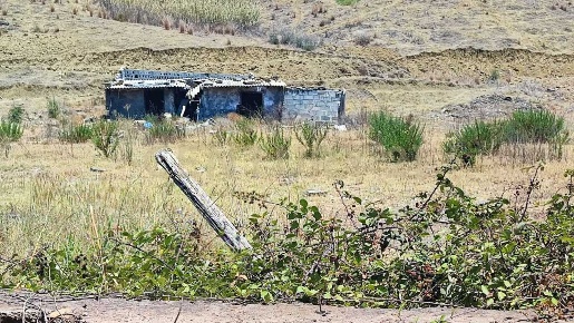 Foto Villa bifamiliare in Via Fossa della Creta sn, Catania di 40000 m²