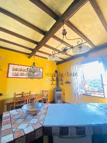 Foto Appartamento in Via Stazione 25, Follo di 115 m² con 5 locali