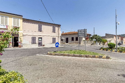 Foto Appartamento in p.zza Cavour 7, Thiesi di 234 m² con 8 locali