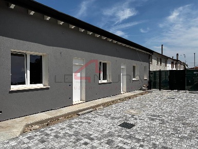 Foto Villa unifamiliare a Nogara Centro di 100 m² con 4 locali in vendita
