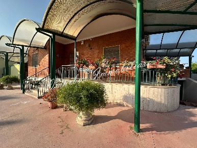 Foto Villa unifamiliare Foggia Via Napoli di 155 m² con 6 locali in vendita