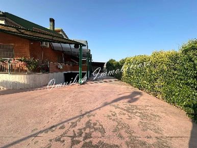Foto Villa unifamiliare Foggia Via Napoli di 155 m² con 6 locali in vendita