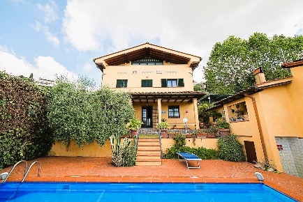 Foto Villa unifamiliare a Massarosa Bargecchia, Corsanico di 280 m²