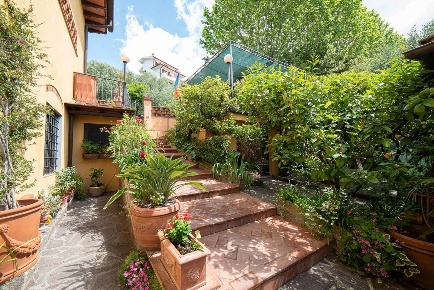 Foto Villa unifamiliare a Massarosa Bargecchia, Corsanico di 280 m²