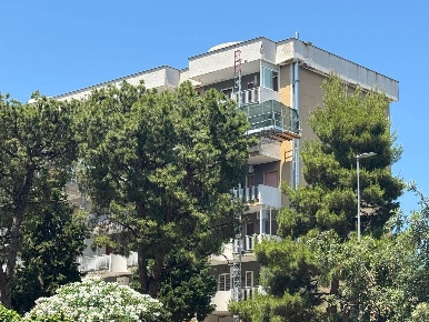 Foto Appartamento a Bari Poggiofranco di 150 m² con 5 locali in vendita