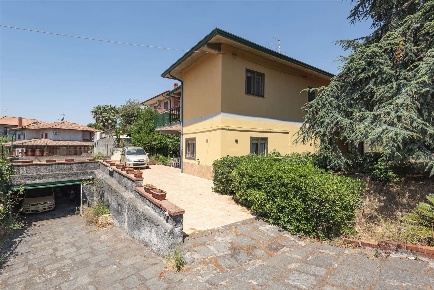 Foto Villa unifamiliare in Via Luigi Longo 21, Trecastagni di 260 m²