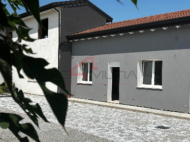 Foto Villa unifamiliare a Nogara Centro di 100 m² con 4 locali in vendita