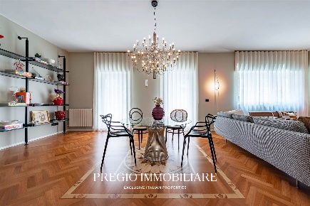 Foto Appartamento in Via Andrea da Bari, Bari Murat di 170 m² con 5 locali
