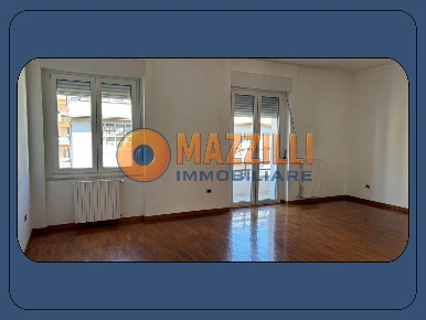 Foto Appartamento in Via Mazzini, Potenza Centro di 130 m² con 4 locali