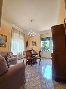 Foto Appartamento a Cava de' Tirreni Centro di 260 m² con 7 locali