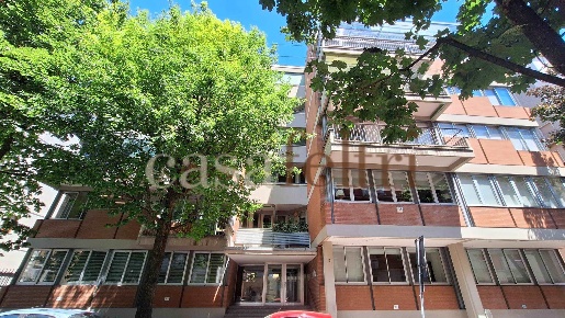 Foto Appartamento in Via Zambianchi 3, Bergamo Centro di 95 m² con 3 locali
