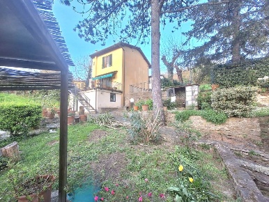 Foto Villa unifamiliare a Fiesole di 140 m² con 5 locali in vendita