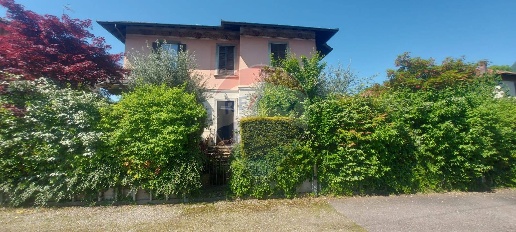 Foto Appartamento in Via Fabio Filzi, Cittiglio Centro di 220 m² in vendita