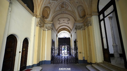 Foto Appartamento in Via Santa Teresa, Torino Via Roma di 118 m² in vendita