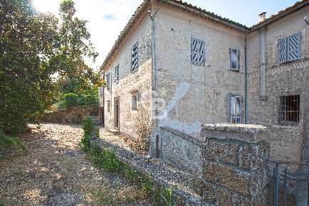 Foto Villa singola in Via Scarpella, Carbognano di 460 m² con 20 locali