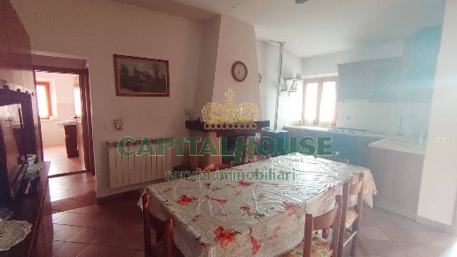 Foto Appartamento a Gambassi Terme di 100 m² con 4 locali in vendita