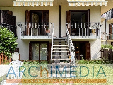Foto Villa a schiera in Via Privata Lago, Valganna Ghirla di 110 m²
