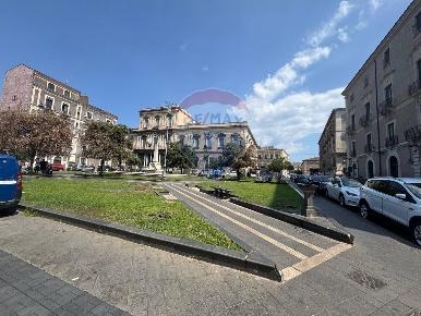 Foto Appartamento in Via Calì, Catania Centro Storico di 110 m² in vendita