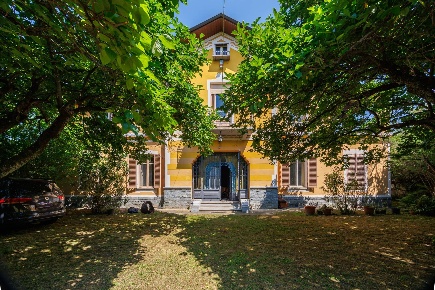 Foto Villa singola in Via Calvetti, Piscina di 390 m² con 15 locali