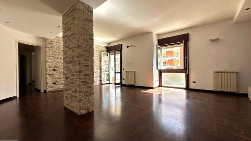Foto Appartamento in Via Ignazio Silvestri, Palermo di 135 m² con 4 locali