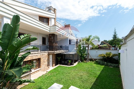 Foto Villa unifamiliare in Via Bocenago, Roma Infernetto di 200 m²