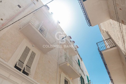 Foto Appartamento in Via Cimino, Monopoli Centro di 93 m² con 4 locali