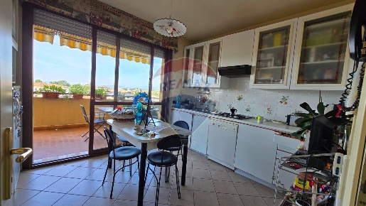 Foto Appartamento in Via Corsica, Brescia Don Bosco di 165 m² con 5 locali