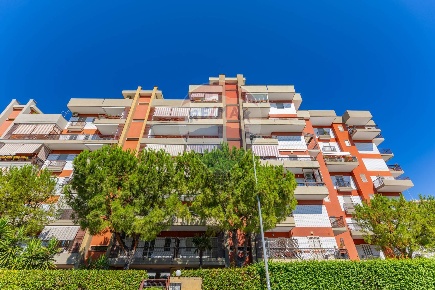 Foto Appartamento in Via Capitano Pasquale Lofoco, Bari Japigia di 96 m²