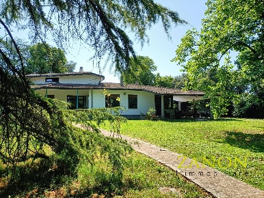 Foto Villa singola in Via Carnia, Cervignano del Friuli Centro di 320 m²