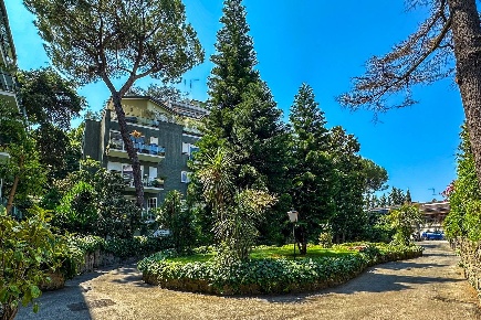 Foto Appartamento in Via Dei Monti Parioli, Roma Euclide di 230 m²
