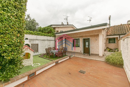 Foto Villa a schiera in Via Pisa, Ardea Nuova Florida di 132 m² in vendita