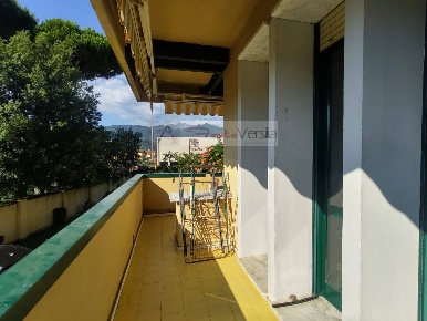 Foto Appartamento a Montignoso Cinquale di 82 m² con 4 locali in vendita
