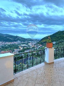 Foto Villa unifamiliare in Case sparse di caperana, Chiavari Ri Alto