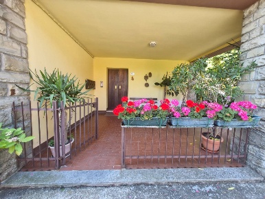 Foto Appartamento in piazza torquato tasso, Serramazzoni di 120 m²