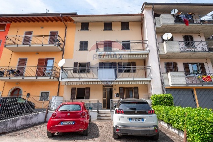 Foto Appartamento in via Inzogno, Zogno Centro di 265 m² con 14 locali