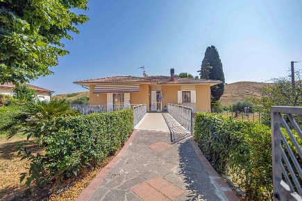 Foto Casa indipendente a Casciana Terme Lari Casciana Terme di 294 m²