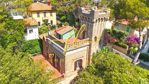 Foto Villa unifamiliare a Rosignano Marittimo Castiglioncello di 420 m²