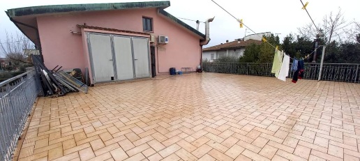Foto Villa unifamiliare a Castelfranco di Sotto Centro di 602 m² in vendita