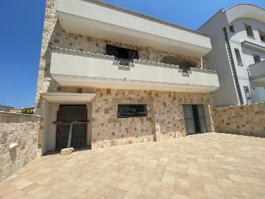 Foto Villa unifamiliare a Monteparano di 300 m² con 10 locali in vendita