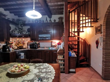 Foto Casa indipendente a Terricciola di 109 m² con 7 locali in vendita