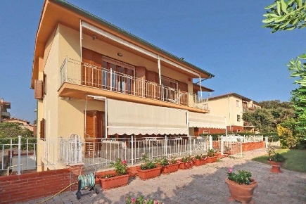 Foto Villa unifamiliare a Rosignano Marittimo Castiglioncello di 250 m²