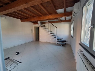 Foto Casa indipendente a Ponsacco Centro di 94 m² con 4 locali in vendita