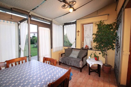 Foto Villa unifamiliare a Pontedera Oltrera di 416 m² con 8 locali