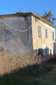 Foto Villa unifamiliare a Ponsacco Centro di 531 m² con 4 locali in vendita