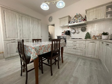 Foto Appartamento a Modena Viali di 117 m² con 5 locali in vendita